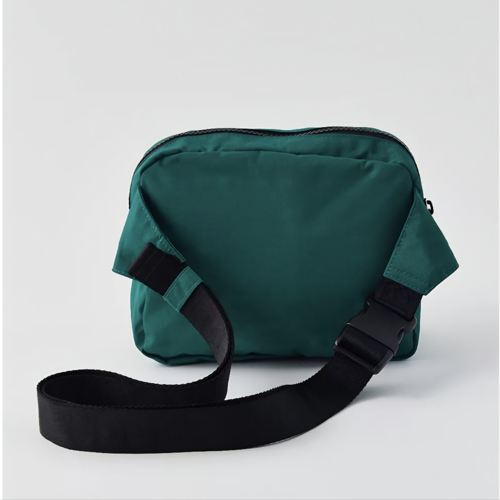 NWT Baggu Peanuts Fanny Pack - Picture 4 of 7